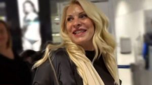 Ελένη Μενεγάκη: Η επική απάντηση όταν ρωτήθηκε για την επιστροφή της στην τηλεόραση (vid)