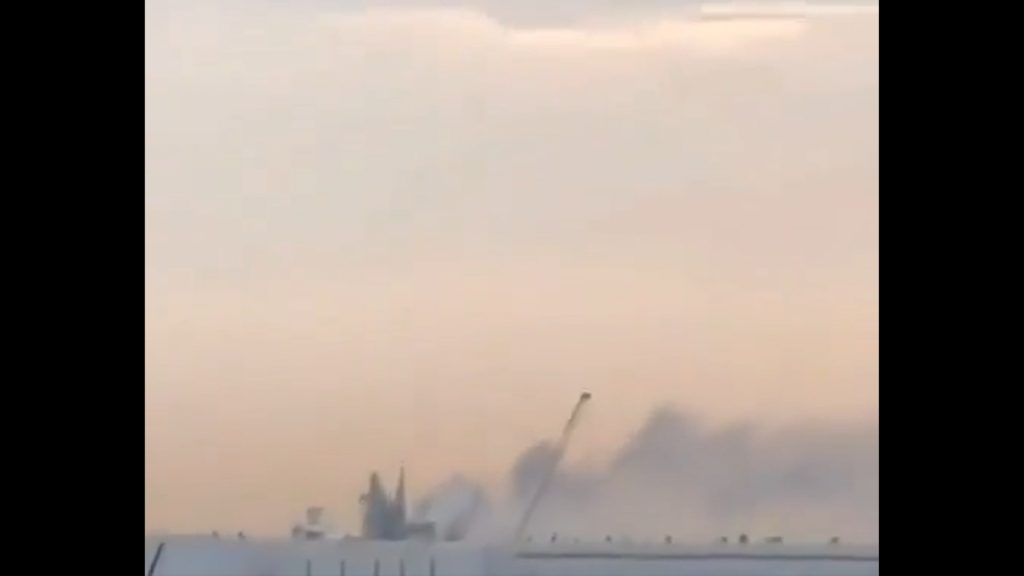 ΗΑΕ: Φωτιά στο λιμάνι της Φουτζάιρα μετά από κατάρριψη drone (βίντεο)