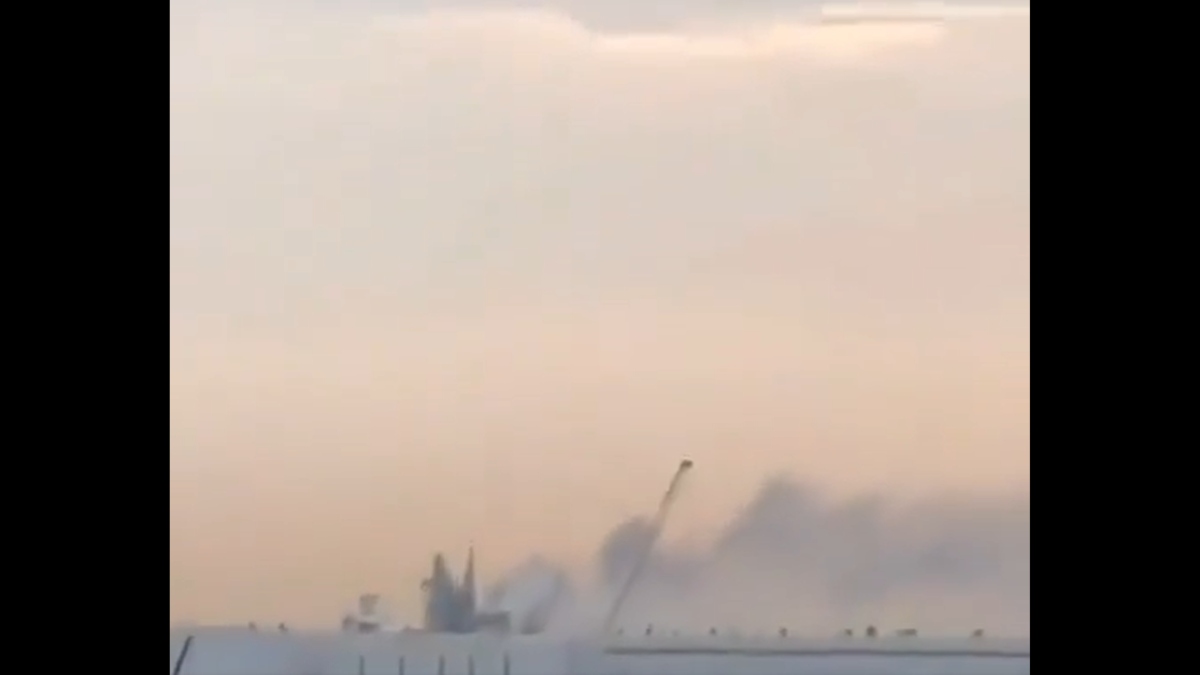 ΗΑΕ: Φωτιά στο λιμάνι της Φουτζάιρα μετά από κατάρριψη drone (βίντεο)