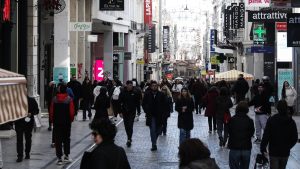 Το εορταστικό ωράριο για το Μεγάλο Σάββατο – Πότε κλείνουν τα καταστήματα