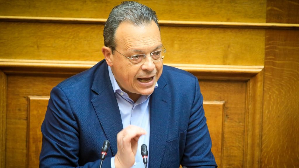 Φάμελλος: “Έλεγχος της αγοράς και μείωση του ειδικού φόρου κατανάλωσης για την αντιμετώπιση της ακρίβειας”