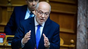 Φλωρίδης κατά Κωνσταντοπούλου: “Είναι πολιτική συνέχεια της Χρυσής Αυγής”