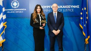 Κίμπερλι Γκίλφοϊλ: Επισκέφθηκε το υπουργείο Δικαιοσύνης – Συναντήθηκε με τον Γιώργο Φλωρίδη