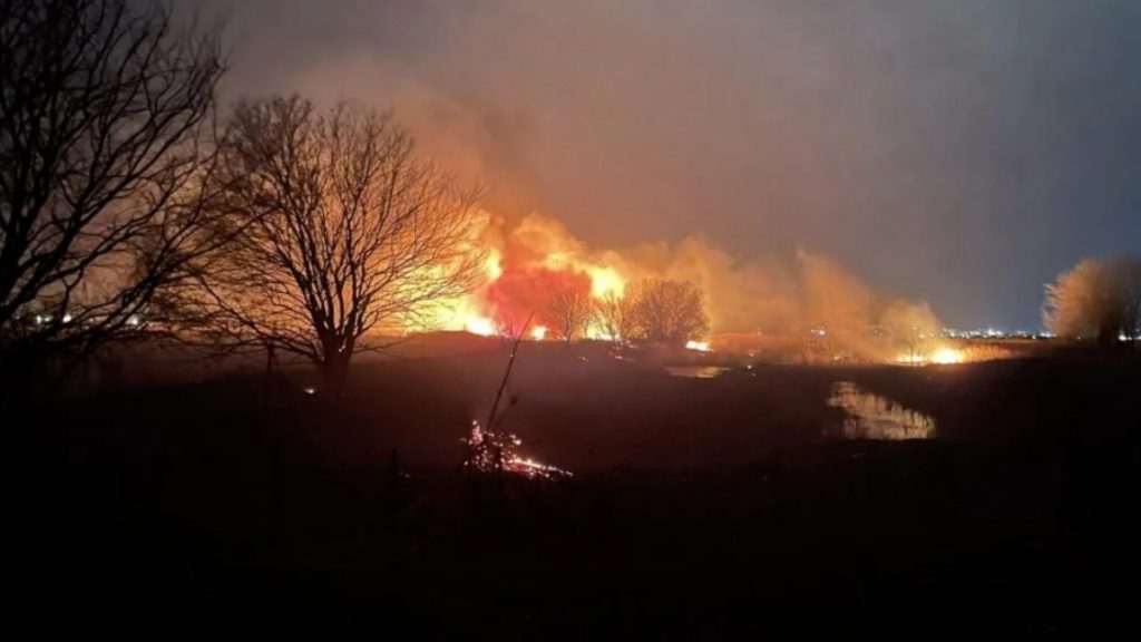 Θεσσαλονίκη: Φωτιά στα Μάλγαρα – Έκλεισε η Εθνική οδός και στα δύο ρεύματα (Βίντεο)