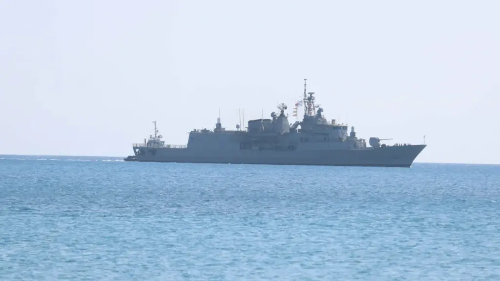 Κύπρος: Έφτασαν οι ελληνικές φρεγάτες “Κίμων” και “Ψαρά” στη Λεμεσό (Εικόνες & Βίντεο)
