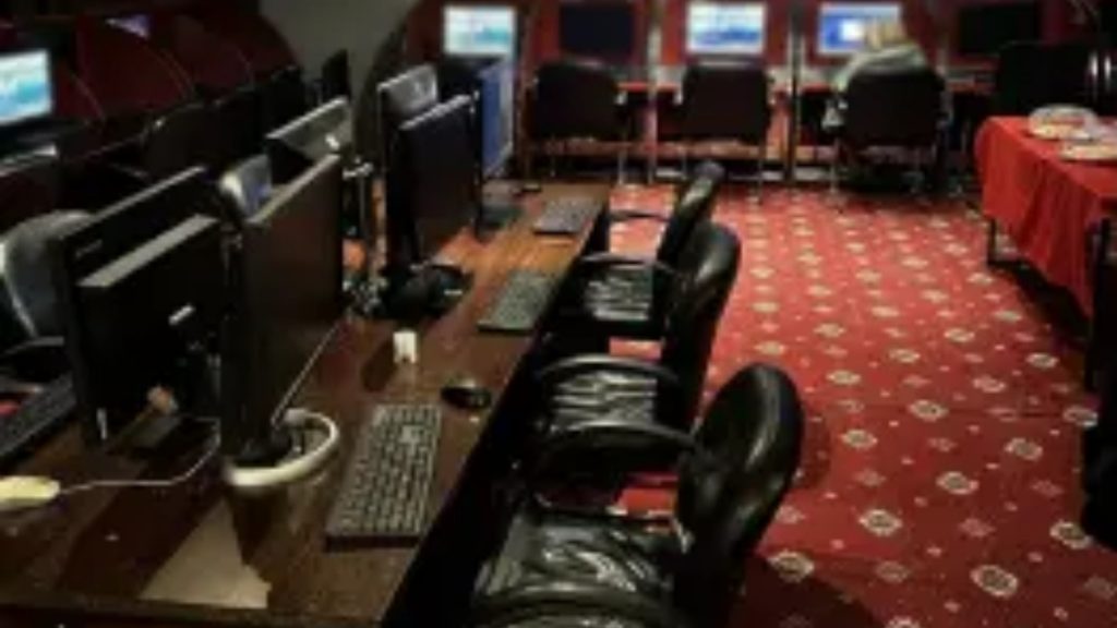 Θεσσαλονίκη: Εντοπίστηκε κατάστημα που διεξάγονταν παράνομα τυχερά παιχνίδια – Συνελήφθησαν τέσσερα άτομα