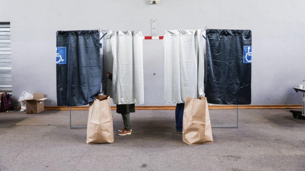 Γαλλία: Σε εξέλιξη ο πρώτος γύρος των δημοτικών εκλογών – Στις κάλπες πάνω από 48 εκατ. ψηφοφόροι