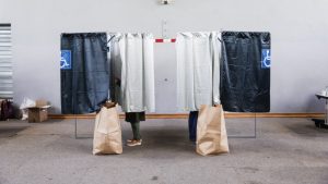 Γαλλία: Σε εξέλιξη ο πρώτος γύρος των δημοτικών εκλογών – Στις κάλπες πάνω από 48 εκατ. ψηφοφόροι