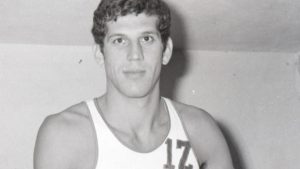 Βασίλης Γκούμας: Ο “Αυτοκράτορας” που έγραψε ιστορία στο ελληνικό μπάσκετ πριν τον Νίκο Γκάλη