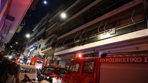 Φωτιά σε διαμέρισμα στου Γκύζη: Στο νοσοκομείο δυο τραυματίες – Σε πολύ σοβαρή κατάσταση ο ένας (Βίντεο – Φωτογραφίες)