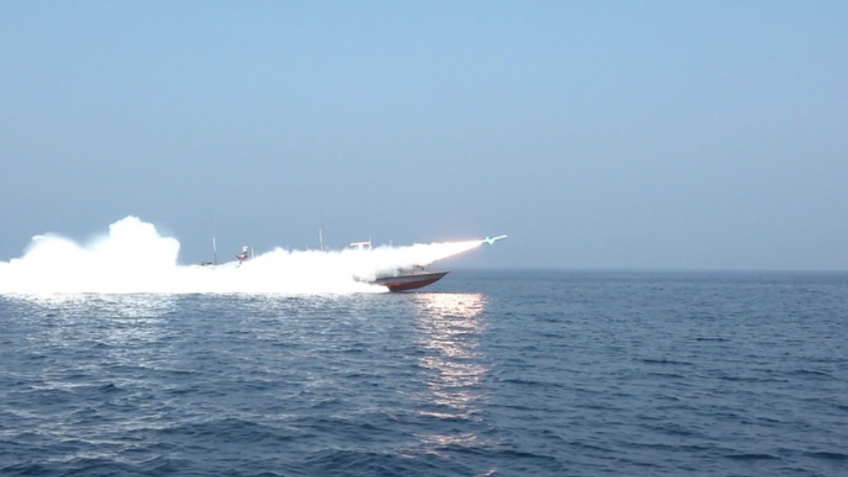 CBS News: Ενδείξεις ότι το Ιράν τοποθετεί νάρκες στα Στενά του Ορμούζ