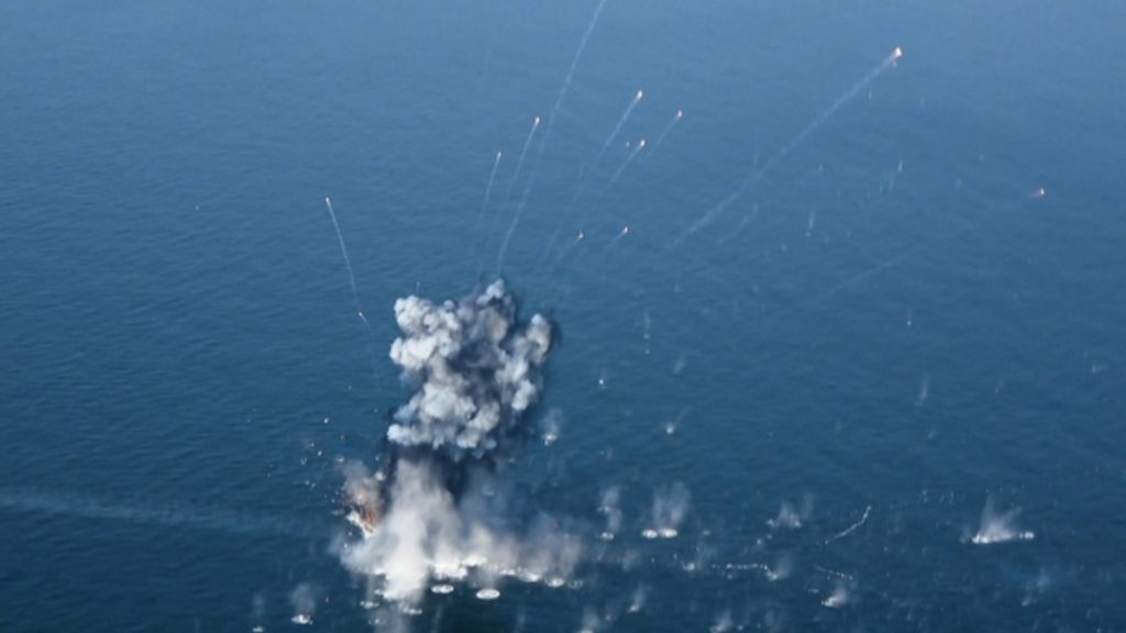 Φρουροί της Επανάστασης: Αναφέρουν ότι χτύπησαν ένα δεξαμενόπλοιο στα Στενά του Ορμούζ