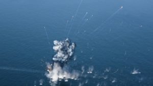 Φρουροί της Επανάστασης: Αναφέρουν ότι χτύπησαν ένα δεξαμενόπλοιο στα Στενά του Ορμούζ