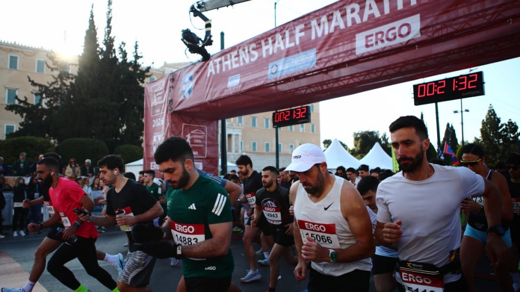 Ημιμαραθώνιος Αθήνας 2026: Ποιοι δρόμοι κλείνουν – Πώς θα κινηθούν λεωφορεία, τρόλεϊ και τραμ, ποιες είναι οι εναλλακτικές διαδρομές