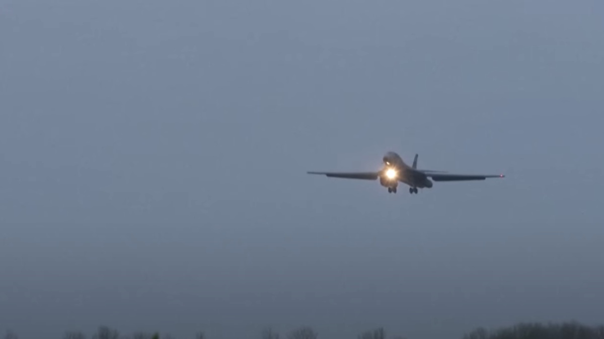 ΗΠΑ: Έστειλαν στην Βρετανία τα υπερηχητικά βομβαρδιστικά B-1 – Ενδείξεις για κλιμάκωση των επιθέσεων στην Τεχεράνη