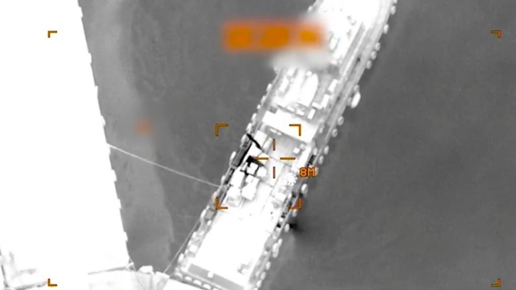 Βίντεο: Οι δυνάμεις των ΗΠΑ πλήττουν ναυτικούς στόχους του Ιράν στα Στενά του Ορμούζ