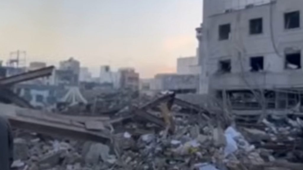 Εικόνες καταστροφής στην Τεχεράνη – Κτίρια ισοπεδώθηκαν, άνθρωποι εγκλωβίστηκαν στα συντρίμμια – Εκατοντάδες τραυματίες