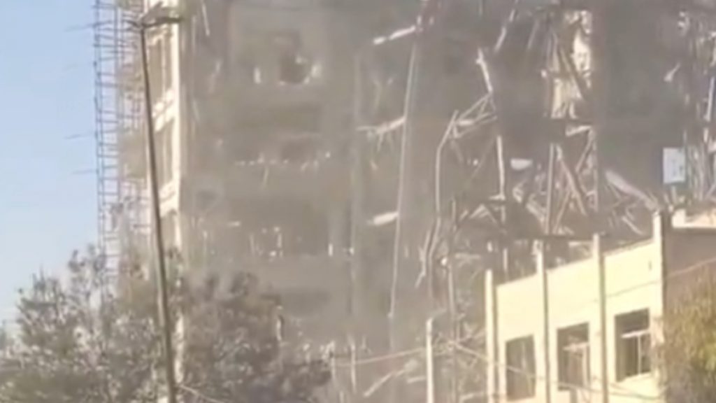 Αεροπορικό πλήγμα του Ισραήλ σε κτίριο με ανώτατους κληρικούς ηγέτες του Ιράν – 12 τραυματίες στο κεντρικό Ισραήλ μετά από ιρανικό χτύπημα