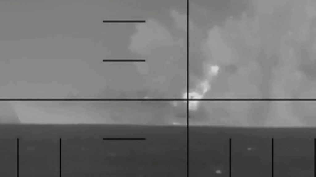 Σρι Λάνκα: Η στιγμή που υποβρύχιο των ΗΠΑ βυθίζει ιρανικό πολεμικό πλοίο – Στους 80 ο αριθμός των νεκρών (βίντεο)