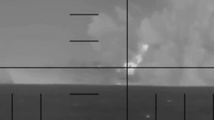 Σρι Λάνκα: Η στιγμή που υποβρύχιο των ΗΠΑ βυθίζει ιρανικό πολεμικό πλοίο – Στους 80 ο αριθμός των νεκρών (βίντεο)