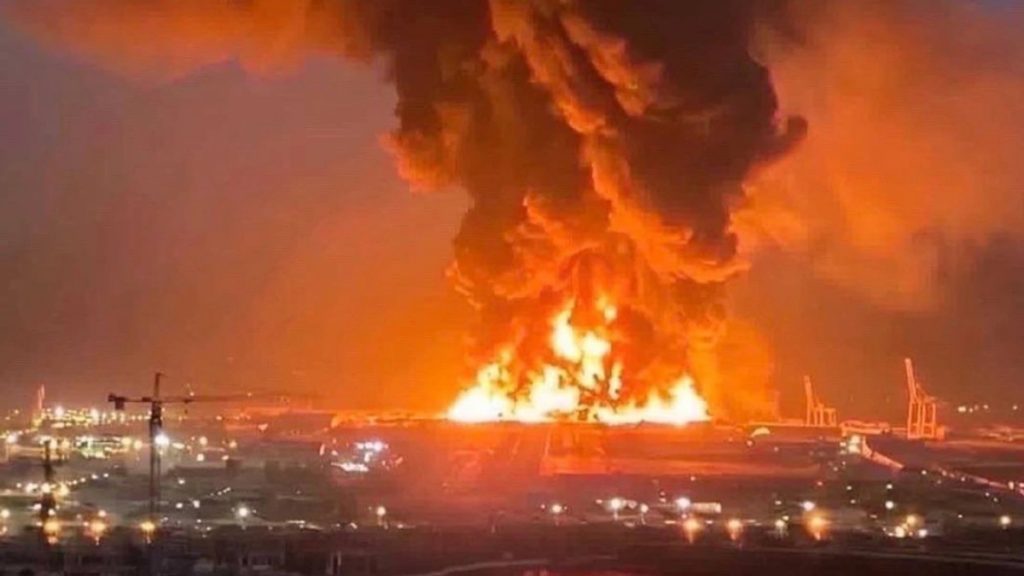 Ιράκ: Στις φλόγες μέρος της βάσης των ΗΠΑ στο αεροδρόμιο του Ερμπίλ – Φαίνεται να χτυπήθηκε από πυραύλους του Ιράν (Βίντεο)