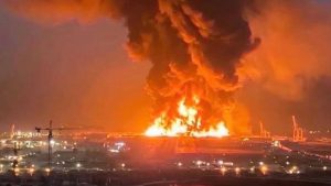 Ιράκ: Στις φλόγες μέρος της βάσης των ΗΠΑ στο αεροδρόμιο του Ερμπίλ – Φαίνεται να χτυπήθηκε από πυραύλους του Ιράν (Βίντεο)