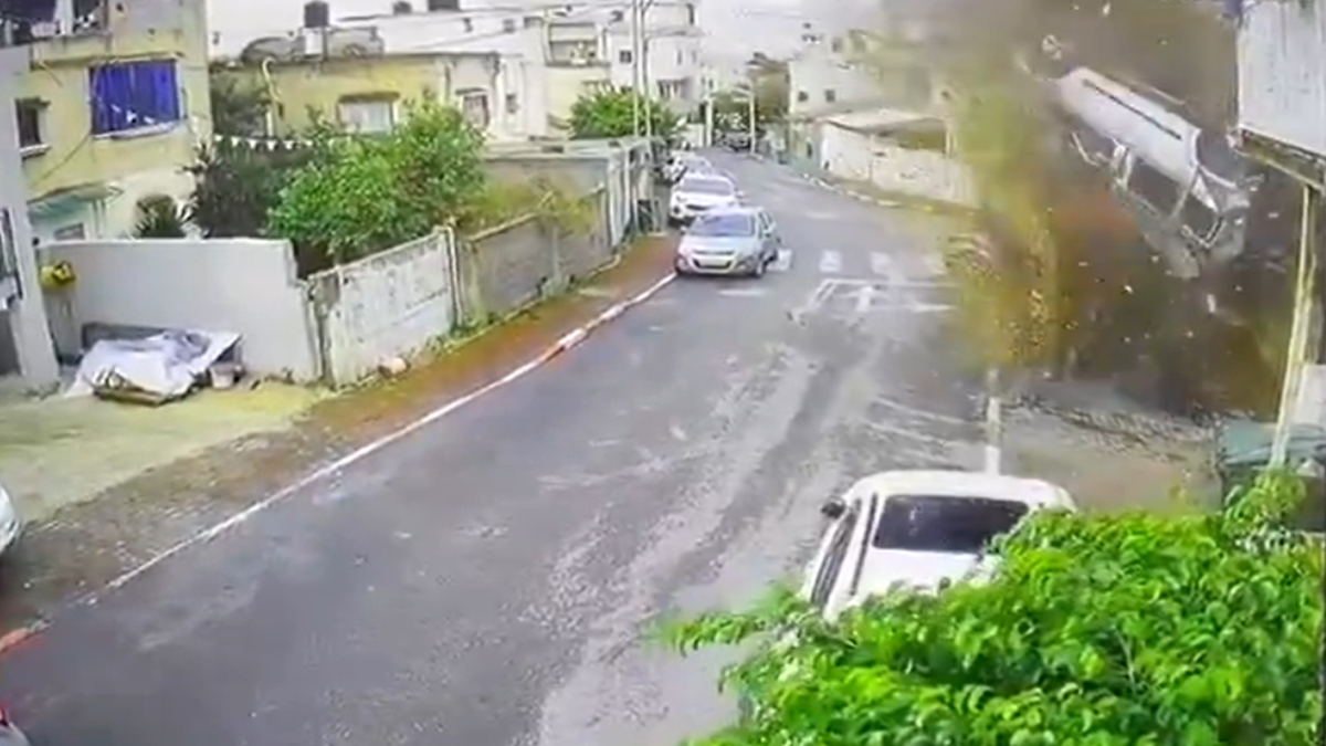 Η στιγμή της έκρηξης βόμβας διασποράς στο Καφρ Κασίμ του Ισραήλ – Δείτε το συγκλονιστικό βίντεο