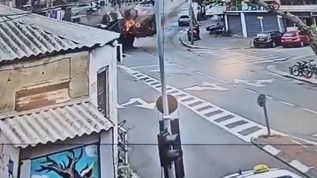 Βίντεο από την νέα επίθεση του Ιράν με βόμβα διασποράς κατά του Ισραήλ – Τραυματίστηκαν δύο άτομα