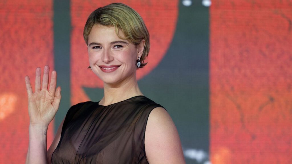 Jessie Buckley: Όταν είχε συμμετάσχει σε μουσικό ριάλιτι του BBC σε ηλικία μόλις 17 ετών (vid)