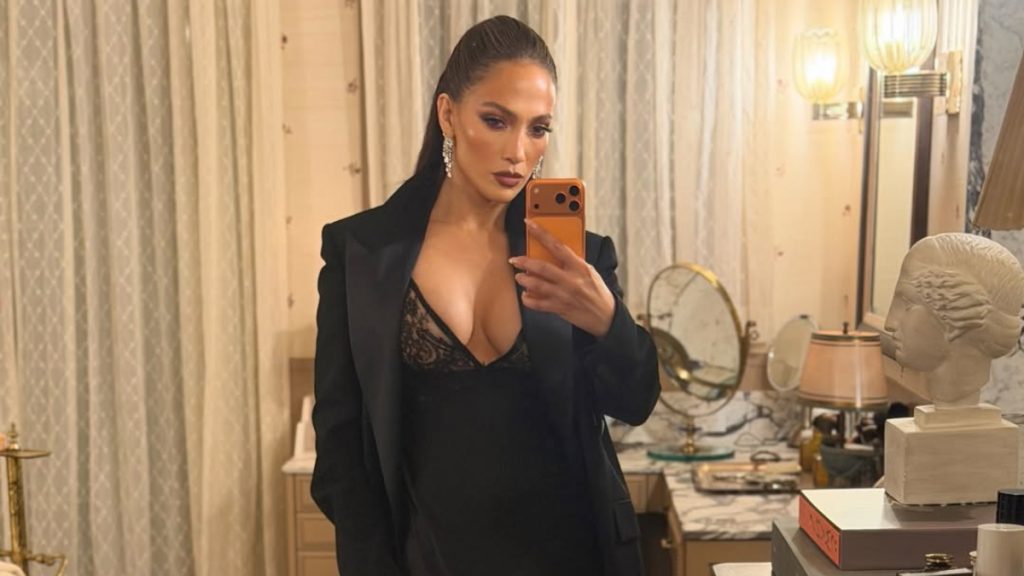 Τζένιφερ Λόπεζ: Έχει όντως 6 δάχτυλα στo δεξί πόδι της; Η viral φωτογραφία που ανέβασε (pics)