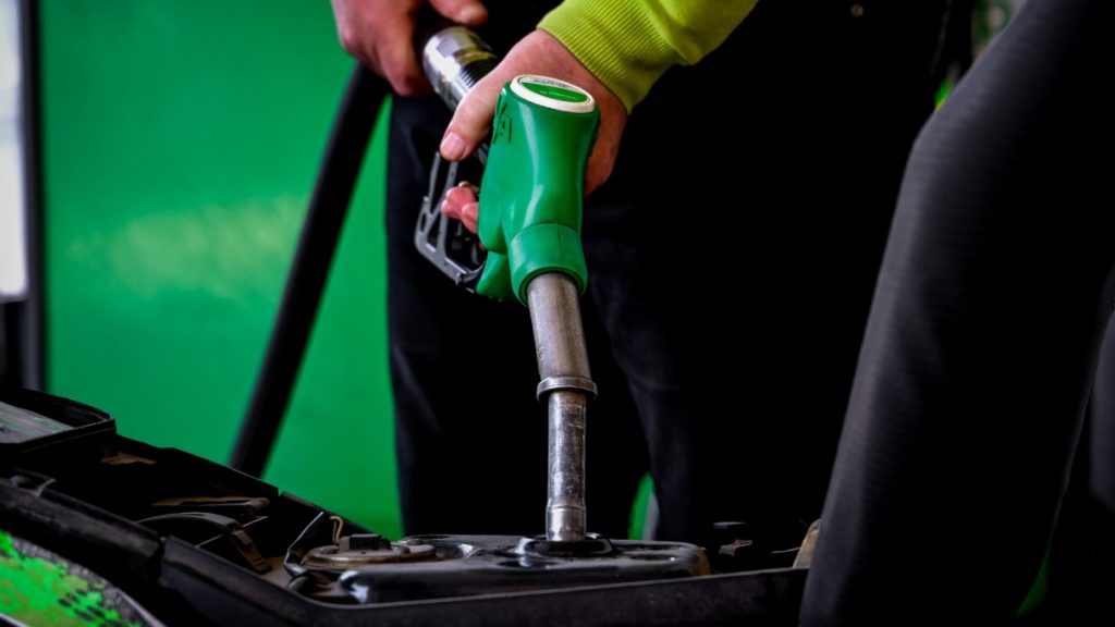 Άρχισαν οι αυξήσεις στα καύσιμα λόγω πολέμου – Γιατί ανεβαίνουν τόσο γρήγορα οι τιμές;