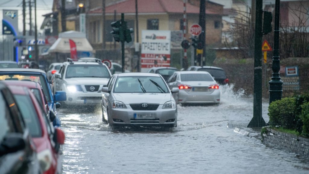 Κακοκαιρία Erminio: Τι είναι η σύγκλιση ανέμων που θα πυροδοτήσει καταιγίδες στην Αττική – Χαλάει ο καιρός από το απόγευμα