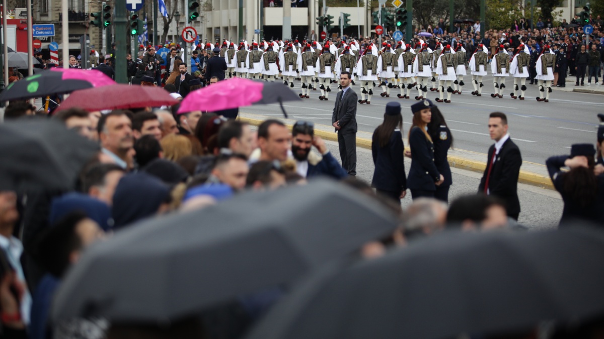 Τι καιρό θα κάνει την 25η Μαρτίου – “Με ομπρέλα και μπουφανάκι οι παρελάσεις”