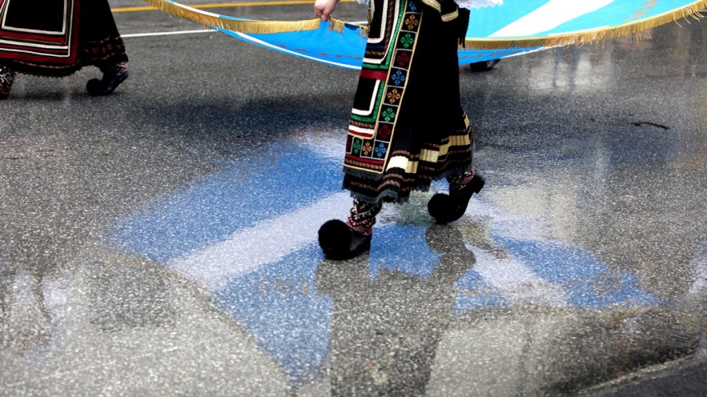 Καιρός: Πού θα βρέξει την 25η Μαρτίου – Νέα αστάθεια από την Παρασκευή με καταιγίδες και χιόνια