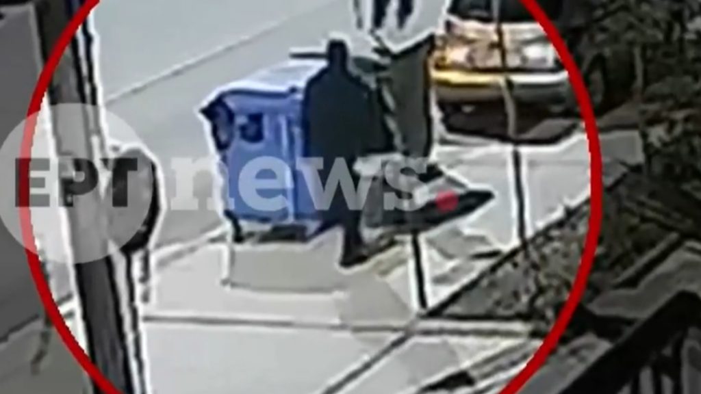 Καλαμαριά: Νέο βίντεο από την στιγμή της κατάρρευσης του 20χρονου μετά την επίθεση με μαχαίρι