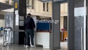 Καλαμαριά: Στα δικαστήρια ο φίλος του 20χρονου που μαχαιρώθηκε μέχρι θανάτου – Είχε απασχολήσει στο παρελθόν για ναρκωτικά και κλοπή (βίντεο)