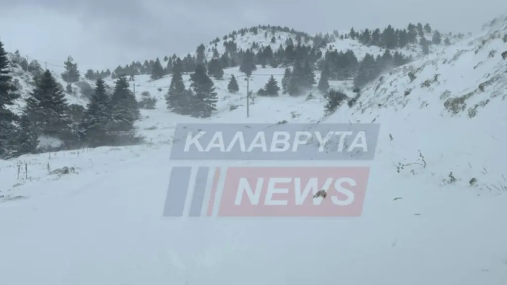 Καλάβρυτα: Επιχείρηση απεγκλωβισμού οδηγών λόγω ισχυρής χιονόπτωσης – Επί τόπου μηχανήματα της Πολιτικής Προστασίας