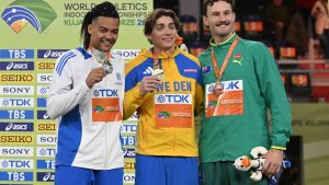 Εμμανουήλ Καραλής: Η απονομή του ασημένιου μεταλλίου στο Παγκόσμιο Πρωτάθλημα Κλειστού Στίβου (βίντεο)