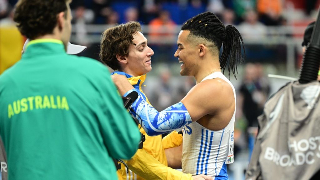 Ντουπλάντις: Έβγαλε το… καπέλο και υποκλίθηκε στον Καραλή μετά τον τελικό του επί κοντώ