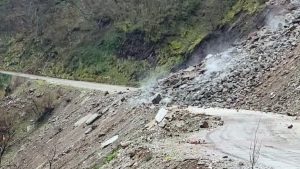 Καρδίτσα: Κατολίσθηση έκλεισε τον κεντρικό δρόμο προς το Ανθηρό