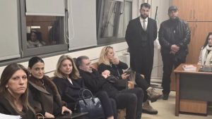 Καρυστιανού: Είμαστε πάνω από δέκα ώρες στο Δικαστικό Μέγαρο Λαρισας – Δεν μας δίνουν τα κατασχεθέντα βίντεο