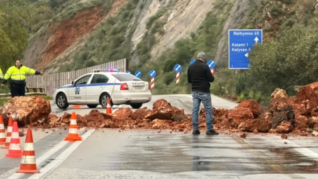 Κρήτη: Κατολισθήσεις σε Χανιά και Ηράκλειο από τις συνεχείς βροχοπτώσεις (Εικόνες)
