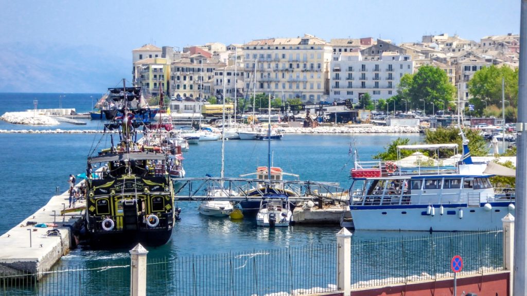 Κέρκυρα: Σχεδόν 95% ικανοποίηση επισκεπτών – Στο 1 δισ. ευρώ ο τουριστικός πυρήνας