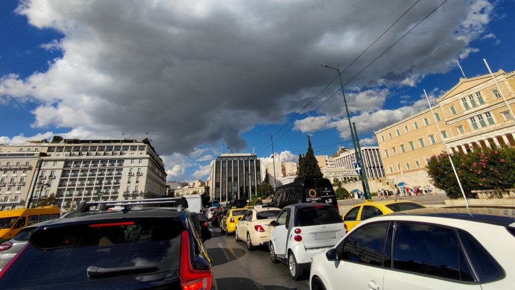 Κίνηση: Ουρές χιλιομέτρων στον Κηφισό – Στο “κόκκινο” το κέντρο της Αθήνας