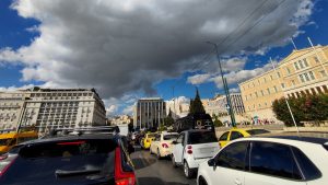 Κίνηση: Ουρές χιλιομέτρων στον Κηφισό – Στο “κόκκινο” το κέντρο της Αθήνας