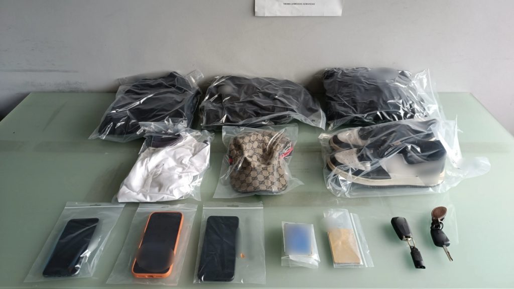 Εξαρθρώθηκε σπείρα που “άδειαζε” σπίτια και καταστήματα στην Αττική – Χειροπέδες σε τρία άτομα