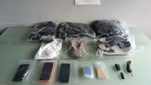 Εξαρθρώθηκε σπείρα που “άδειαζε” σπίτια και καταστήματα στην Αττική – Χειροπέδες σε τρία άτομα