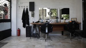 Θεσσαλονίκη: Έκρυβαν σε πατάρι κουρείου εννέα παράτυπους μετανάστες – Συνελήφθησαν τέσσερα άτομα