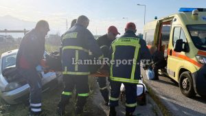 Λαμία: Μετωπική σύγκρουση οχημάτων με τρεις τραυματίες (Φωτογραφίες)