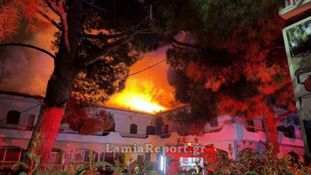 Μεγάλη φωτιά σε διαμέρισμα στην Λαμία – Απεγκλωβίστηκαν γυναίκα με δύο παιδιά